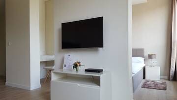 Фото номера Апартаменты с 2 спальнями и террасой Апартаменты Chopin Apartments - City г. Варшава 7