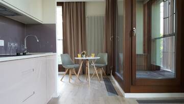 Фото номера Апартаменты с 2 спальнями и террасой Апартаменты Chopin Apartments - City г. Варшава 8