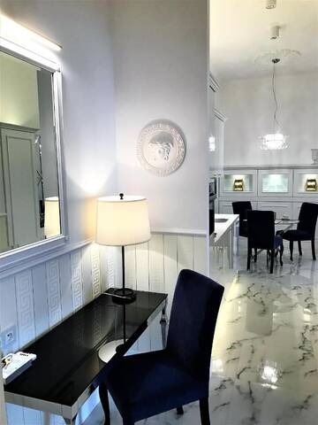 Фото номера Luxury 2 Bedroom Deluxe Suite with Old Town view - 77 m2 Апарт-отели MONDRIAN Luxury Suites &amp; Apartments Old Town Market Square I г. Варшава 4