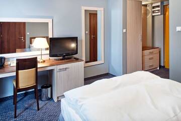 Фото номера Номер с кроватью размера &quot;king-size&quot; - Для некурящих Отель Best Western Hotel Poleczki г. Варшава 5