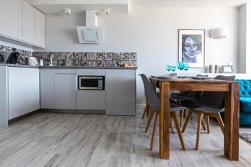 Фото номера Апартаменты Делюкс с балконом Апартаменты Apartament Świętokrzyska г. Варшава 11