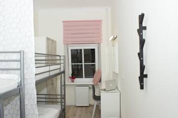 Фото номера Кровать в общем номере для женщин с 4 кроватями Хостелы Chillout Hostel г. Варшава 3