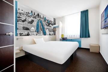 Фото номера Двухместный номер с 1 кроватью Отель B&amp;B Hotel Warszawa-Okęcie г. Варшава 5