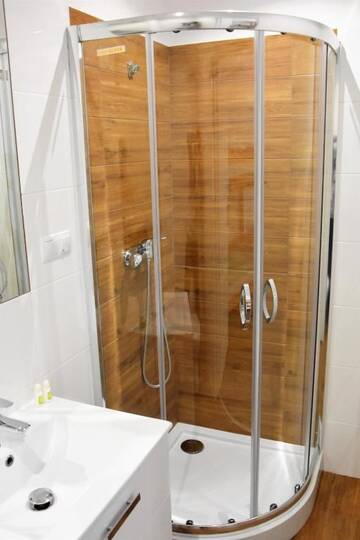Фото номера Четырехместный номер с собственной ванной комнатой Хостелы Hostel Coco г. Варшава 10