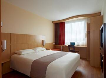 Фото номера Двухместный номер с 1 кроватью Отель Ibis Warszawa Reduta г. Варшава 6