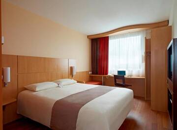 Фото номера Двухместный номер с 1 кроватью Отель Ibis Warszawa Reduta г. Варшава 22