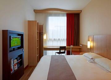 Фото номера Двухместный номер с 1 кроватью Отель Ibis Warszawa Reduta г. Варшава 5