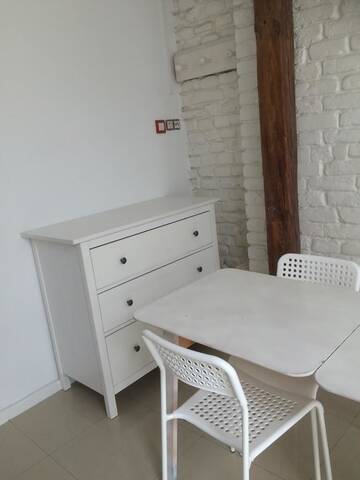 Фото номера Стандартный четырехместный номер Апартаменты Attic Studio г. Варшава 6