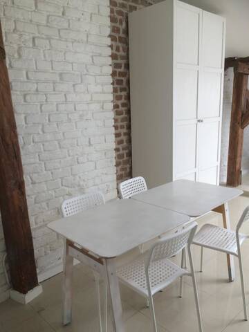 Фото номера Стандартный четырехместный номер Апартаменты Attic Studio г. Варшава 4