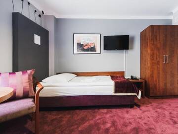 Фото номера Двухместный номер с 2 отдельными кроватями Отель Hotel Chmielna Warsaw г. Варшава 3