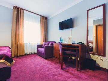 Фото номера Улучшенный двухместный номер с 1 кроватью Отель Hotel Chmielna Warsaw г. Варшава 6