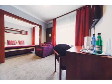 Фото номера Улучшенный двухместный номер с 1 кроватью Отель Hotel Chmielna Warsaw г. Варшава 5