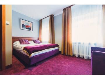 Фото номера Улучшенный двухместный номер с 1 кроватью Отель Hotel Chmielna Warsaw г. Варшава 7
