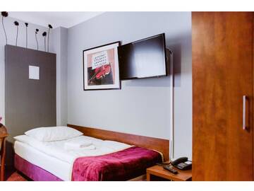 Фото номера Двухместный номер с 2 отдельными кроватями Отель Hotel Chmielna Warsaw г. Варшава 2