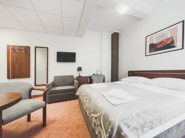 Фото номера Улучшенный двухместный номер с 1 кроватью Отель Hotel Chmielna Warsaw г. Варшава 11