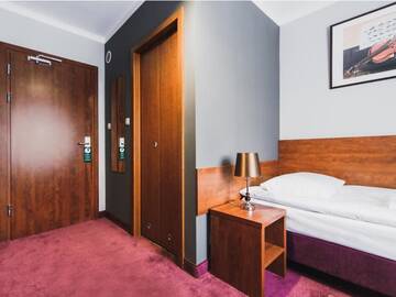 Фото номера Двухместный номер с 2 отдельными кроватями Отель Hotel Chmielna Warsaw г. Варшава 6