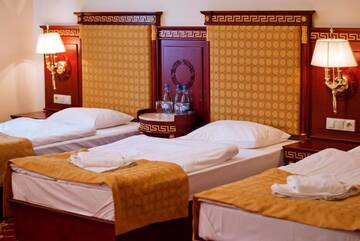 Фото номера Трехместный номер Отель Hotel Holiday Park г. Варшава 5