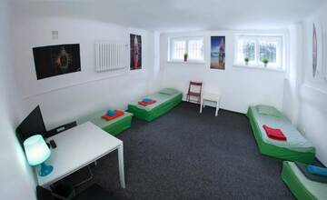 Фото номера Четырехместный номер с общей ванной комнатой Хостелы Wierzbno Hostel г. Варшава 3