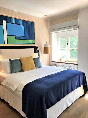 Фото номера Luxury 3 Bedroom SIGNATURE Suite with Main Market Square view (175m2) Апарт-отели MONDRIAN Luxury Suites UNESCO Old Town г. Варшава 6