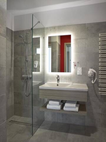 Фото номера Стандартный номер с кроватью размера &quot;queen-size&quot; Отель ibis Styles Warszawa City г. Варшава 5