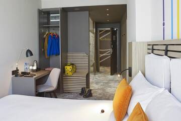Фото номера Стандартный номер с кроватью размера &quot;queen-size&quot; Отель ibis Styles Warszawa City г. Варшава 2