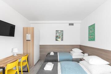 Фото номера Cемейный номер с собственной ванной комнатой Хостелы B&amp;B Sport Rooms г. Варшава 14