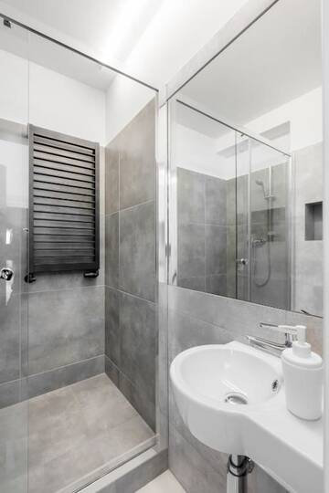 Фото номера Cемейный номер с собственной ванной комнатой Хостелы B&amp;B Sport Rooms г. Варшава 16
