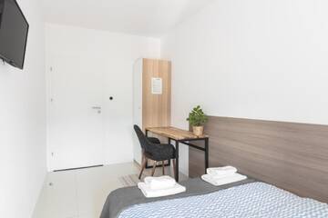 Фото номера Двухместный номер с 1 кроватью и общей ванной комнатой Хостелы B&amp;B Sport Rooms г. Варшава 8
