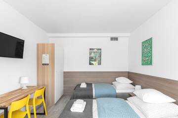 Фото номера Cемейный номер с собственной ванной комнатой Хостелы B&amp;B Sport Rooms г. Варшава 7