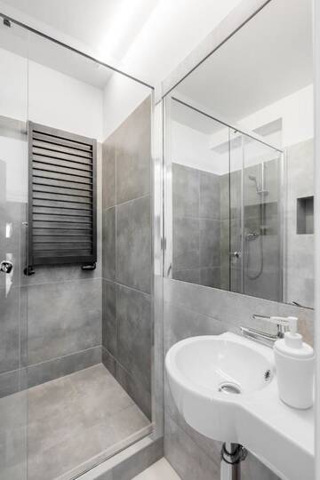 Фото номера Cемейный номер с собственной ванной комнатой Хостелы B&amp;B Sport Rooms г. Варшава 8