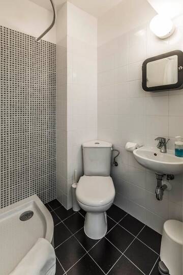 Фото номера Одноместный номер с ванной комнатой Проживание в семье Irysowy Premium Hostel г. Варшава 14