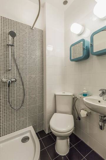Фото номера Одноместный номер с ванной комнатой Проживание в семье Irysowy Premium Hostel г. Варшава 10