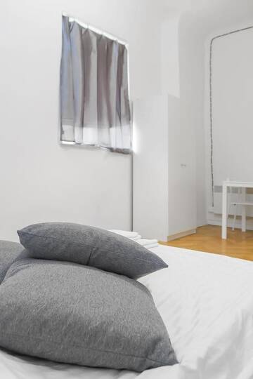 Фото номера Одноместный номер с общей ванной комнатой Проживание в семье Metro Centrum Guest Rooms г. Варшава 8