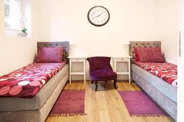 Фото номера Апартаменты с 2 спальнями Апартаменты Lovely LUX Garden Flat near Royal Park г. Варшава 8
