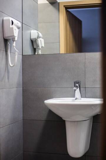 Фото номера Просторный одноместный номер Отель Waw Hotel Airport Okęcie г. Варшава 11