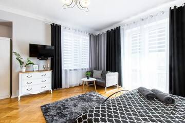 Фото номера Двухместный номер Делюкс с общей ванной комнатой Апартаменты ClickTheFlat Apartment Chmielna 7 г. Варшава 21