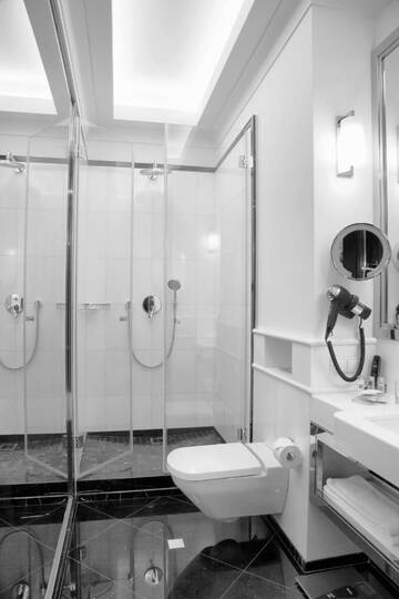 Фото номера Улучшенный двухместный номер с 1 кроватью Отель Hotel Bellotto г. Варшава 6