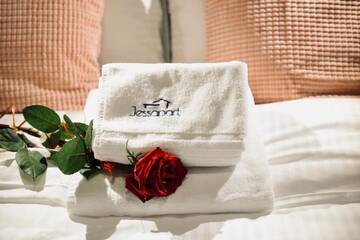 Фото номера Улучшенные апартаменты Апартаменты JessApart– Babka Tower Apartment г. Варшава 10