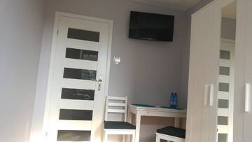 Фото номера Небольшой двухместный номер с 1 кроватью Хостелы Rent0nline Niepodleglosci Rooms Metro г. Варшава 2