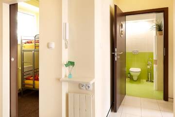 Фото номера Апартаменты с балконом Апартаменты Lovely Funky Flat near Royal Park г. Варшава 10