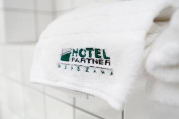 Фото номера Улучшенный двухместный номер с 1 кроватью Отель Hotel Partner г. Варшава 6