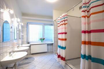 Фото номера Спальное место в 6-местном общем номере Хостелы Hostel Helvetia г. Варшава 10