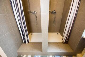 Фото номера Спальное место в 6-местном общем номере Хостелы Hostel Helvetia г. Варшава 8