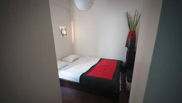 Фото номера Номер с кроватью размера «queen-size» и общей ванной комнатой Хостелы Hostel Helvetia г. Варшава 5