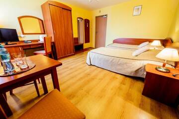 Фото номера Двухместный номер с 2 отдельными кроватями Отель Hotel Wald г. Варшава 4