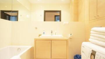 Фото номера Апартаменты Делюкс с 2 спальнями Апарт-отели Platinum Towers Country 2 Country г. Варшава 6