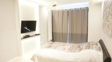 Фото номера Улучшенные апартаменты с 2 спальнями Апарт-отели Platinum Towers Country 2 Country г. Варшава 3