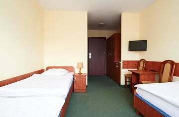 Фото номера Стандартный трехместный номер Хостелы Obiekt Hotelarski Patron г. Варшава 3