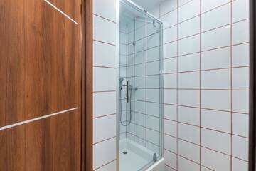Фото номера Четырехместный номер с общей ванной комнатой Хостелы Luxhostel24 Warsaw г. Варшава 2