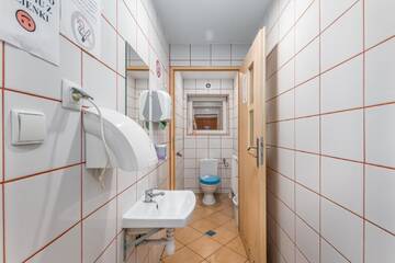 Фото номера Четырехместный номер с общей ванной комнатой Хостелы Luxhostel24 Warsaw г. Варшава 4